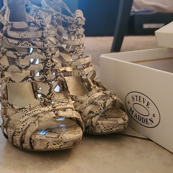 Strappy neutral snake print vegan leather cage sandal bronze studded 4" heel - Picture 6 of 8